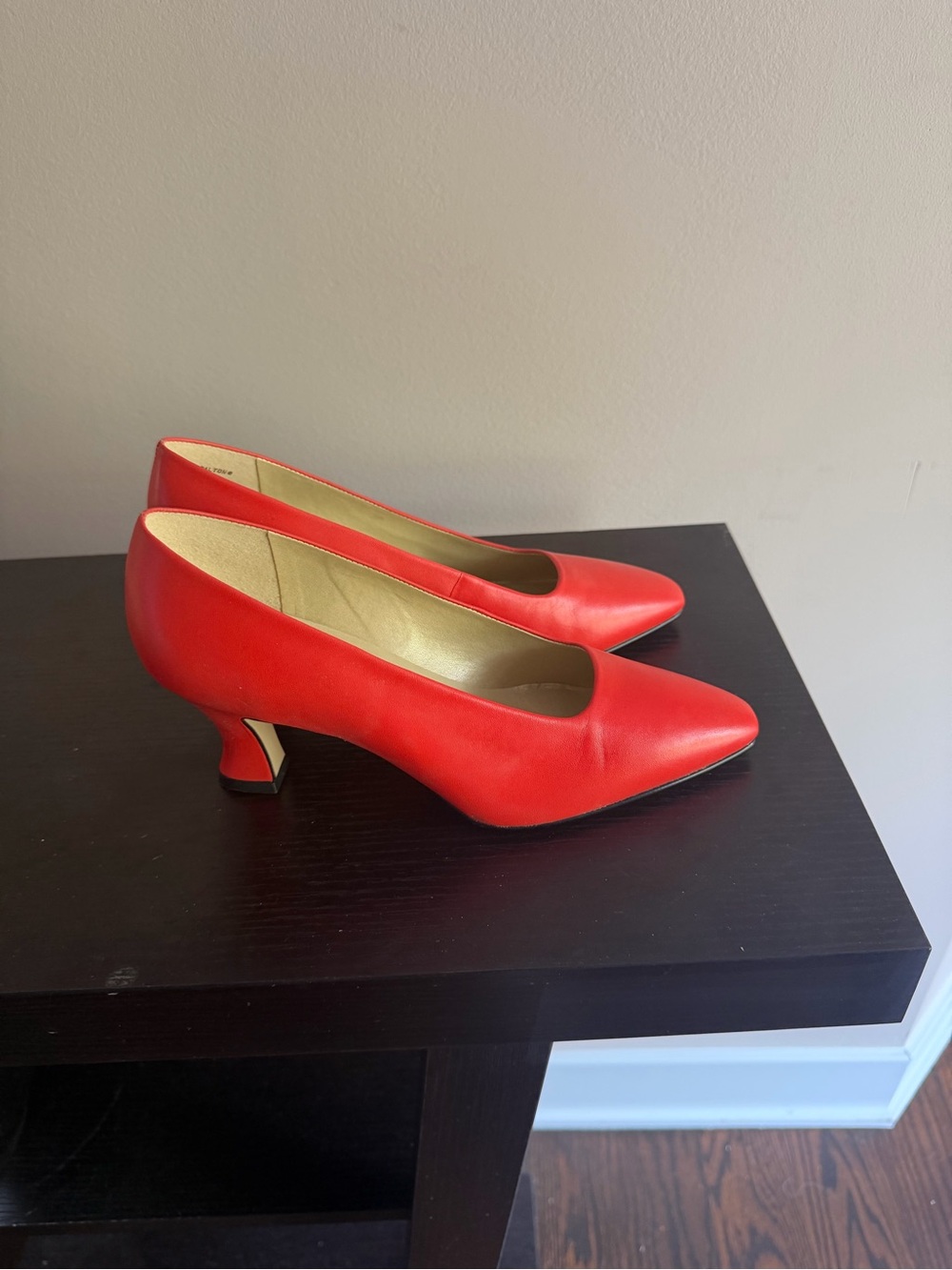 Nine West leather pointed-toe pumps featuring a distinctive flared kitten heel